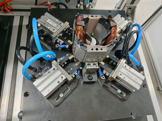 Mesin pengujian stator motor DC dengan perlengkapan pneumatik pemasok