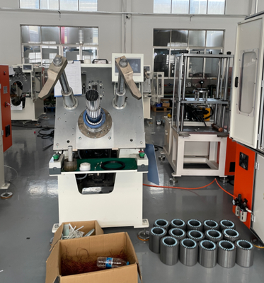Induksi Motor Stator Coil Winding Insertion Machine Ventilator Ocilante yang sepenuhnya otomatis pemasok